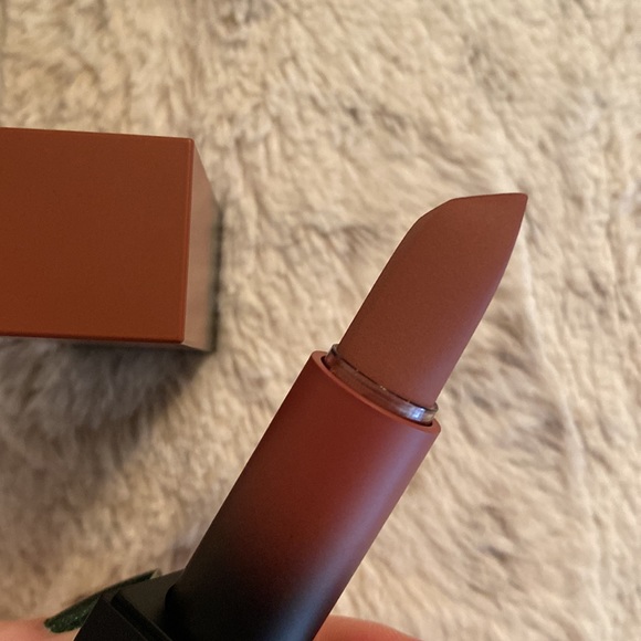 NIB Huda Beauty Interview Matte Lipstick - Picture 7 of 9